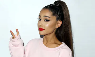 Ariana Grande podría haber lucido ya públicamente su anillo de compromiso, ¡y es enorme!