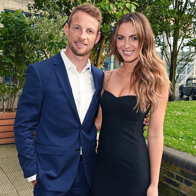 El piloto Jenson Button se ha comprometido con la modelo Brittny Ward