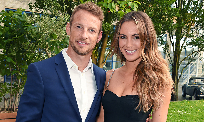 El piloto Jenson Button se ha comprometido con la modelo Brittny Ward