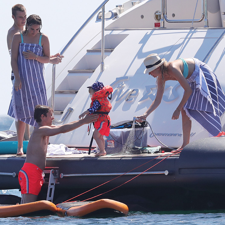 James Blunt y su familia, jornada en alta mar en su isla favorita