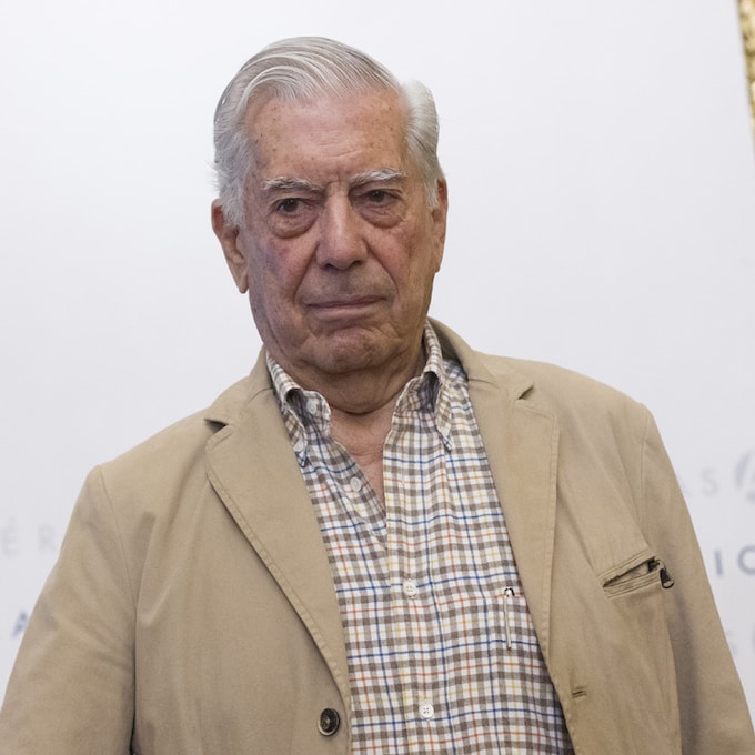 Mario Vargas Llosa, ingresado tras sufrir una caída