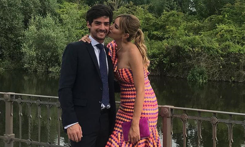 Alba Carrillo posando junto a su novio, David Vallespín