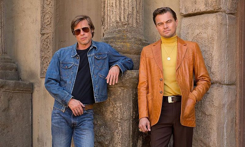 ¡Con look sesentero y juntos! Brad Pitt y Leonardo DiCaprio, como nunca antes los habías visto