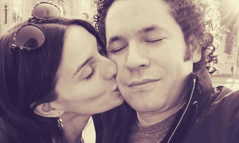 La declaración de amor con beso incluido de María Valverde a Gustavo Dudamel