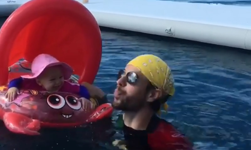 El vídeo de Enrique Iglesias y su hija Lucy con el que no podrás parar de reír