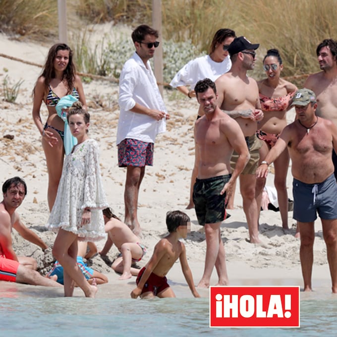 EXCLUSIVA: la familia de Ángel Nieto disfruta de una jornada de playa en Ibiza