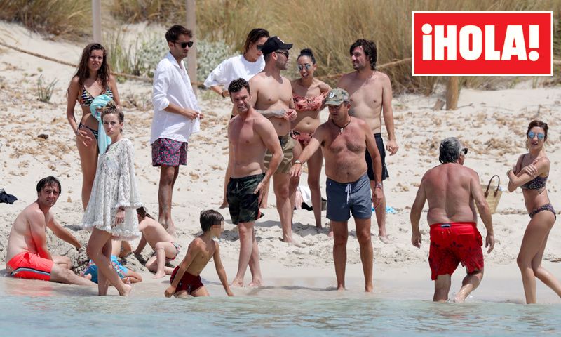 EXCLUSIVA: la familia de Ángel Nieto disfruta de una jornada de playa en Ibiza