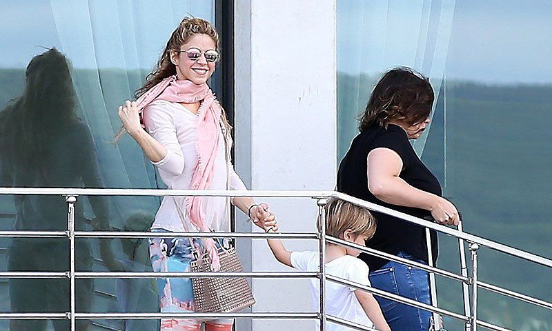 ¡Con los peques por todo el mundo! Shakira continúa su gira mundial acompañada de 'sus pollitos'