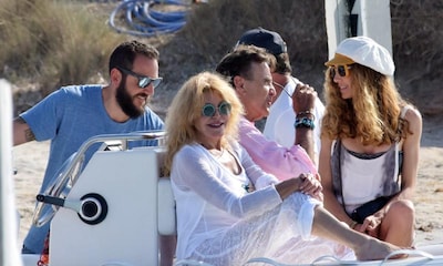 La Baronesa Thyssen presume de familia numerosa en Ibiza