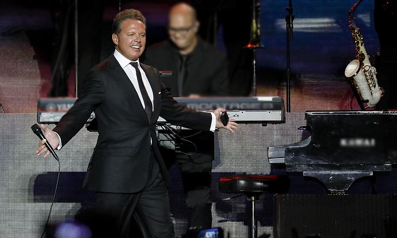 ¡Luis Miguel por partida doble! El de verdad y el de ficción revolucionan las redes con esta foto