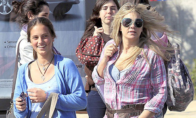 Mencía Fitz-James Stuart, hija de Isabel Sartorius, celebra su 21 cumpleaños rodeada de amigos en Madrid