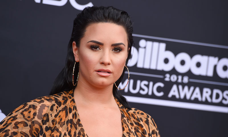 Demi Lovato continúa ingresada por complicaciones en su estado de salud