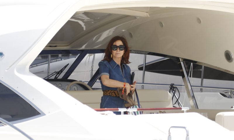 Ana Rosa Quintana comienza sus vacaciones a bordo de un yate en Ibiza