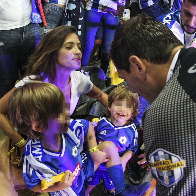 Sara Carbonero y sus hijos, los mejores talismanes de Iker Casillas en Portugal