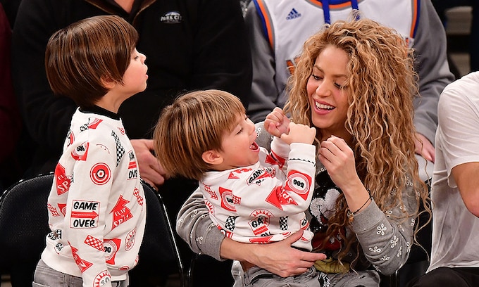 Los hijos de Shakira y Piqué, dos simpáticos 'mini rockeros' en el concierto de mamá