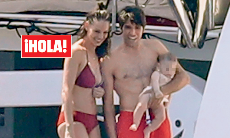 Fotografías exclusivas en ¡HOLA!: Eva y Cayetano navegan por el Mediterráneo junto a su hijo