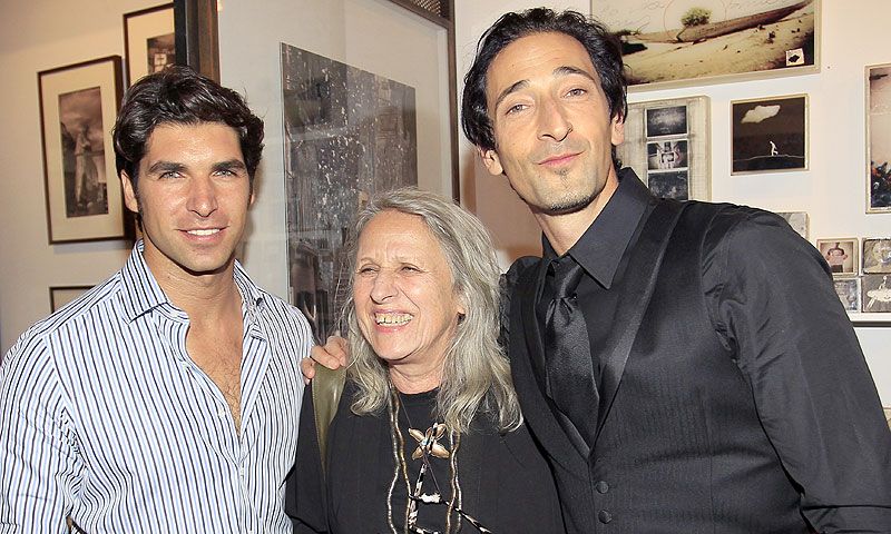 Adrien Brody, en el grupo de amigos que navegaba con Eva González y Cayetano Rivera