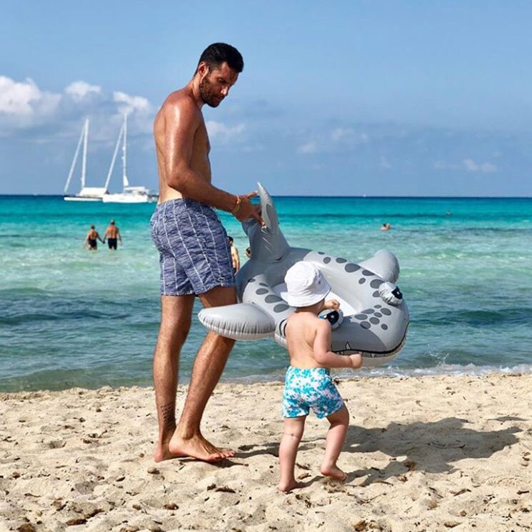 ¡Todos al agua! El divertido día de playa de Helen Lindes y Rudy Fernández con su hijo Alan