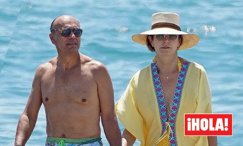 Fotografías exclusivas en ¡HOLA!: Ana Rosa Quintana junto a su marido, Juan Muñoz, tras los difíciles momentos vividos