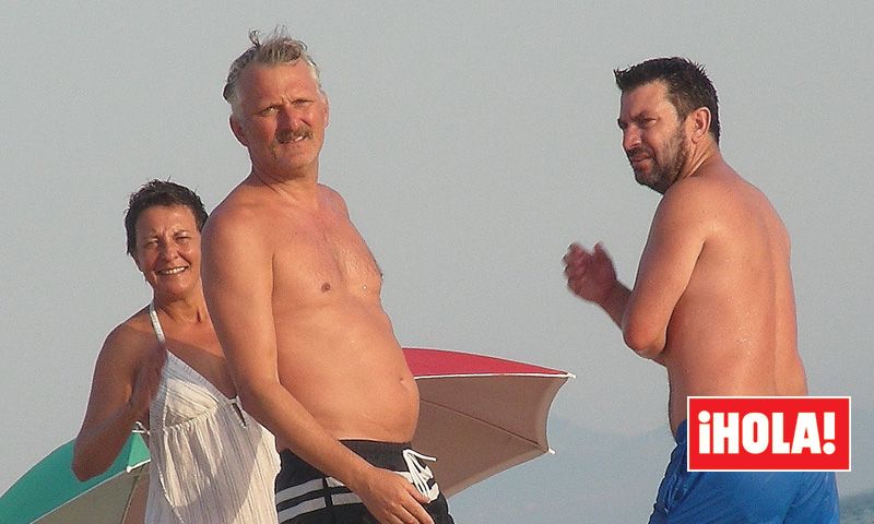 EXCLUSIVA: Arturo Valls y Eva Hache, dos amigos que disfrutan del sol de Cádiz en familia
