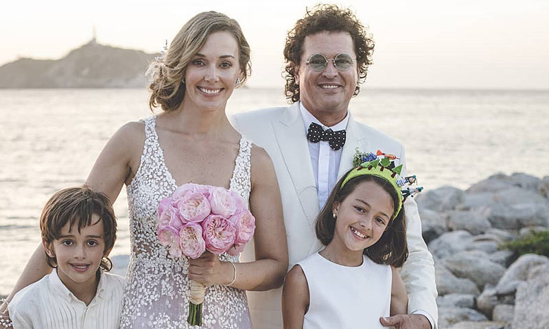 La romántica boda de Carlos Vives con sus hijos como testigos