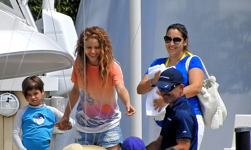 EXCLUSIVA: Shakira hace un alto en su gira para divertirse con sus hijos, Milan y Sasha