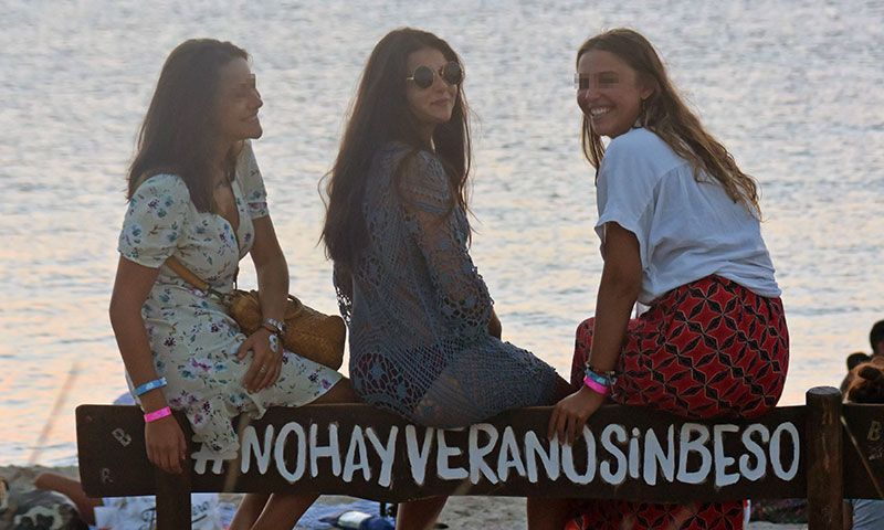 Cayetana Rivera disfruta de una divertida escapada con amigas a Formentera
