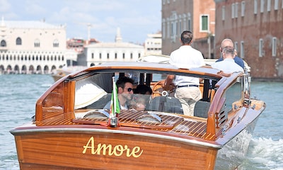 Bradley Cooper, un padrazo paseando con su 'amore' por Venecia