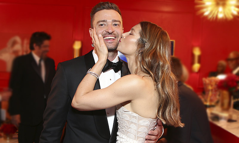 Besos, caricias, miradas... ¡el triunfo del amor en los premios Emmy!