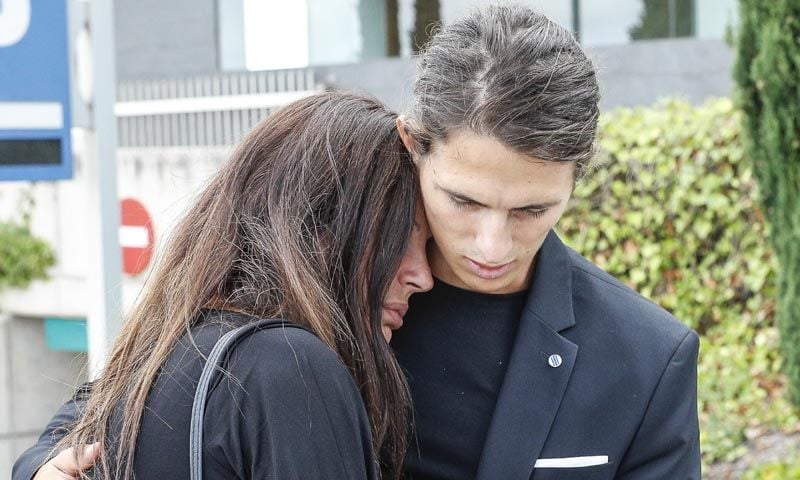 Sonia Monroy, muy afectada en el último adiós a su hermano Frank