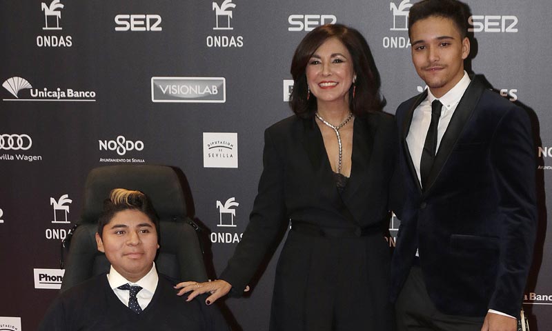 Isabel Gemio con sus hijos Diego y Gustavo