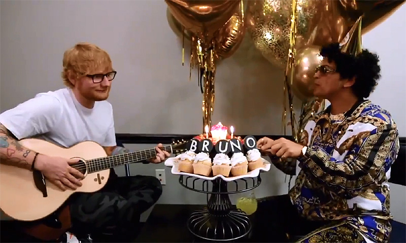 Bruno Mars 'contrata' a Ed Sheeran para que le cante 'Cumpleaños Feliz'