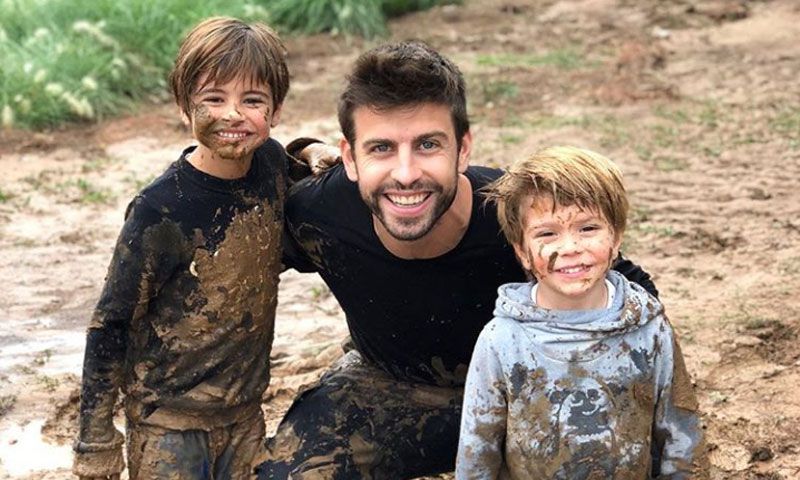 ¡'Pelea' en el barro! La tarde de juegos de Gerard Piqué con sus hijos Milan y Sasha