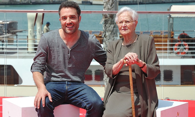 Fallece Antonia, la entrañable abuela de Daniel Guzmán que debutó en el cine a los 93 años