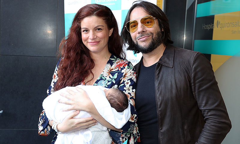 Joaquin Cortés y su pareja, Mónica Moreno, presentan a su hijo recién nacido