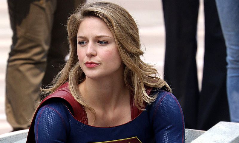 ¡Supergirl habla español! La serie de superhéroes que ha viajado a España a salvar un Velázquez