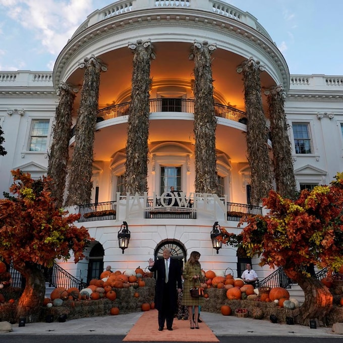 Donald y Melania Trump abren las puertas de la Casa Blanca para el tradicional 'truco o trato'