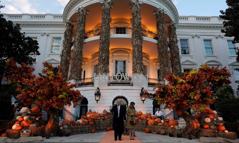 Donald y Melania Trump abren las puertas de la Casa Blanca para el tradicional 'truco o trato'