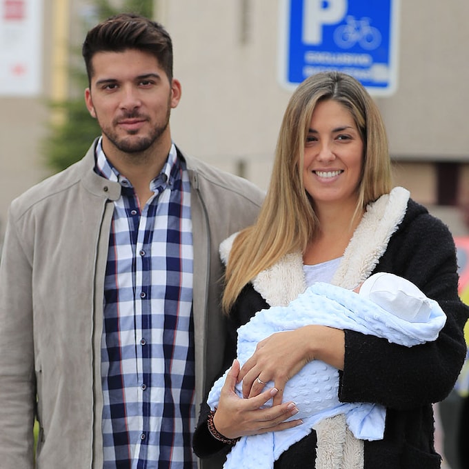 El deportista olímpico Cristian Toro y su pareja, Susana Salmerón, presentan a su bebé