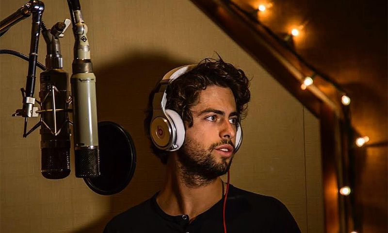 Sebastián Llosa, el sobrino cantante de Mario Vargas Llosa, lanza su primer single