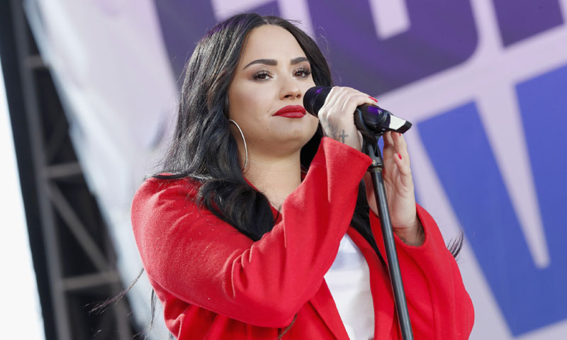 Demi Lovato reaparece con una espectacular cena de Acción de Gracias tras su rehabilitación