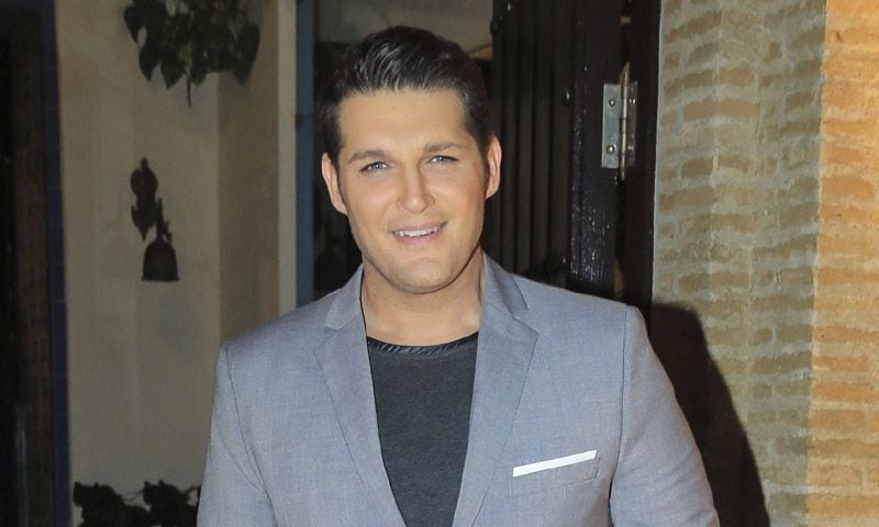 Manu Tenorio, operado de nuevo de las graves quemaduras de su accidente doméstico