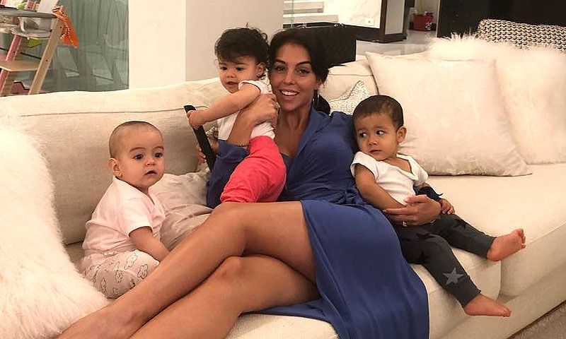 Georgina Rodríguez enseña el primer coche de los pequeños de la casa: ¡un descapotable!