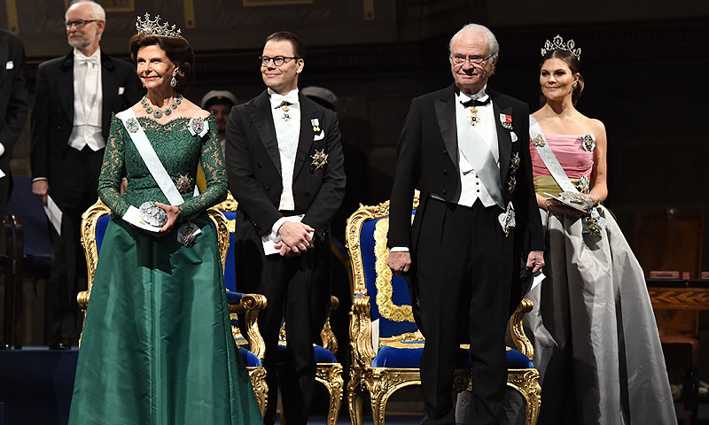 ¡Brillando de pies a tiara! Silvia, Victoria y Sofia de Suecia, espectaculares en los Premios Nobel 2018