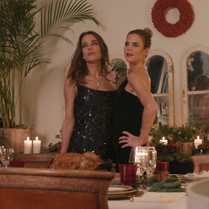En ¡HOLA!, Amelia y Ana Bono: auténtica elegancia natural y belleza por dos en Navidad