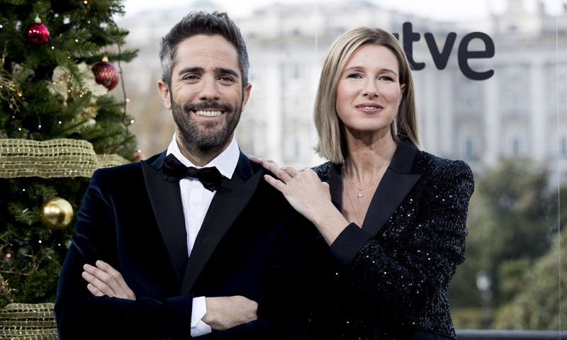 El retraso del reloj de la Puerta del Sol, un novato 'sin capa'... Todos los secretos de las campanadas en TVE