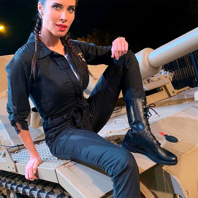 Más difícil todavía: Pilar Rubio se pone al volante de un tanque de la II Guerra Mundial
