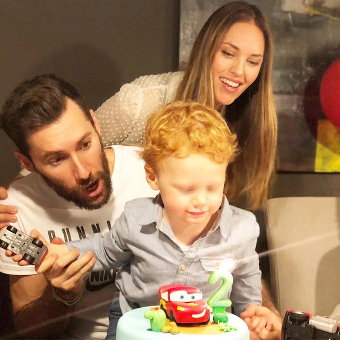 Alan, el hijo de Helen Lindes y Rudy Fernández cumple dos años y lo celebra con ¡una tarta 'motorizada'!