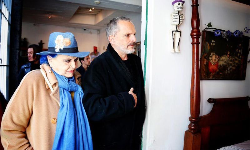 Miguel Bosé se apoya en su madre tras su año más complicado