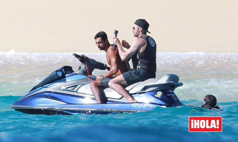 Zac Efron presume de 'cuerpazo 10' en sus vacaciones en el paraíso